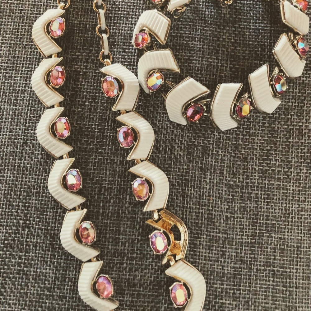 VINTAGE CORO WHITE NEAKLACE, BRACLET, EARRING 1950